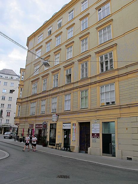 Knafljeva ustanova je v imenitni četrti, notranjem mestu Dunaja.