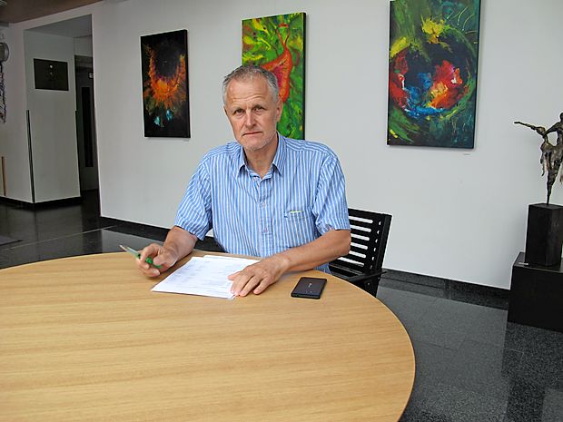 Anton Levstek: “Naslednjo sobo bomo v hotelu Korotan
posvetili Jožetu Plečniku, potem bosta na vrsti Cankar in
Prešeren. Naše goste, ki so z vsega sveta, želimo na Slovenijo
opozoriti večplastno, eno od sob bomo posvetili lipicancem.”