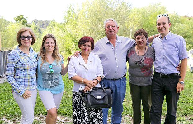 Ines Princic, Mariela Sebernich, Teresita Morales, Eguenio in Norma Princic ter Dean Valentinčič (z leve) ob obisku Nove Gorice.