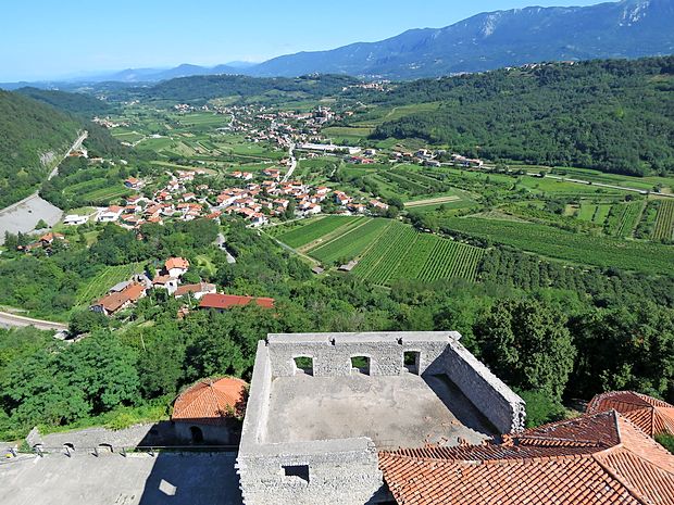 Dih jemajoč pogled z grajskega stolpa.