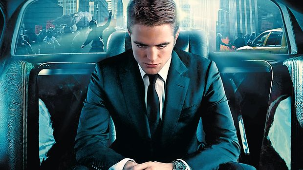 V filmu Cosmopolis Davida Cronenberga (2012) je “glasbeno ozadje” iz 24 sekund enega samega tona, ki se nato
razvije, a ne v nekaj, kar bi si “požvižgavali”.