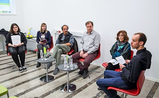 Na okrogli mizi so sodelovali (z leve): Dragana Vujić, Vesna Jug, Tonči Kuzmanić, Gorazd Drevenšek, Marija Mojca Terčelj in Jaka Zalar.