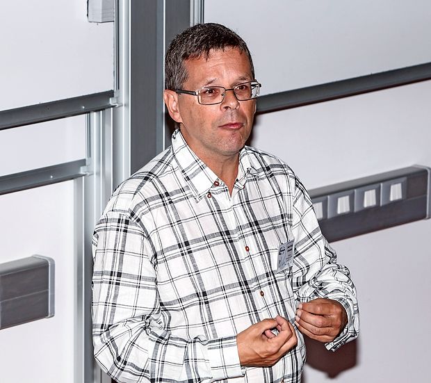 Jean-Marc Dewaele: “Ko gre Evropejec v ZDA, je
vedno šokiran nad tem, kako zelo so Američani
pozitivni. Pozitivni so do take mere, da je to za
Britance neprijetno in povzroči težave v
medkulturni komunikaciji.”