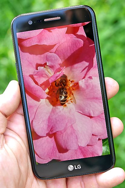 LG-jev 5,3-palčni zaslon vas ne bo razočaral.
