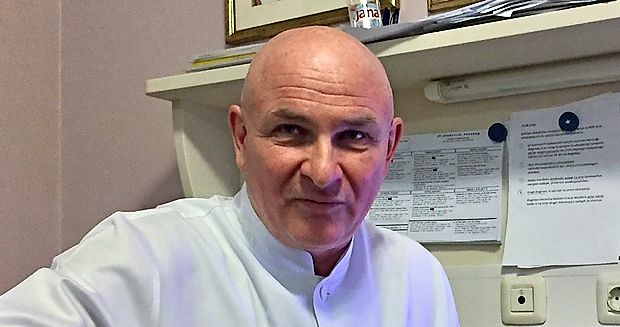 Dr. Milan Ignjatović -Mikandus je judoist, pesnik, kantavtor,
rocker, glasbenik, ljubitelj konj in kardiolog - reanimator v
medicinskem centru Medicor v Izoli.