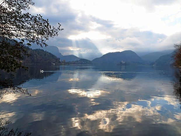 Bled se je znašel na naslovnici, čeprav so med izbranimi
turami mnogo bolj prepoznavne znamenitosti, kot so na
primer Machu Picchu, Petra, Taj Mahal ter sydneyjska operna
hiša.