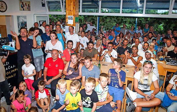 Jadralci, prijatelji, znanci - vsi za Vasilija!