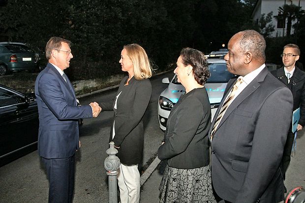 Premier Miro Cerar, častni pokrovitelj festivala, ob njem
direktorica Slovenskega filmskega centra nataša Bučar,
direktorica Festivala slovenskega filsma Jelka Stergel in
piranski župan Peter Bossman