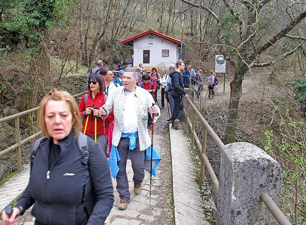 Slovenski pohodniki so se najprej spustili do Botača ...