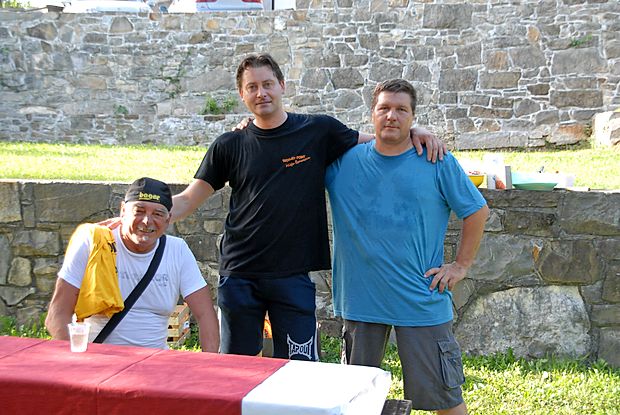 ... in seveda gostitelji: ozeljanski balinarji.