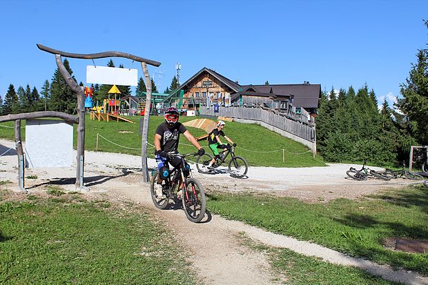 V kolesarskem parku, ki ta vikend gosti pokal v spustu, je na
voljo množica prog.
