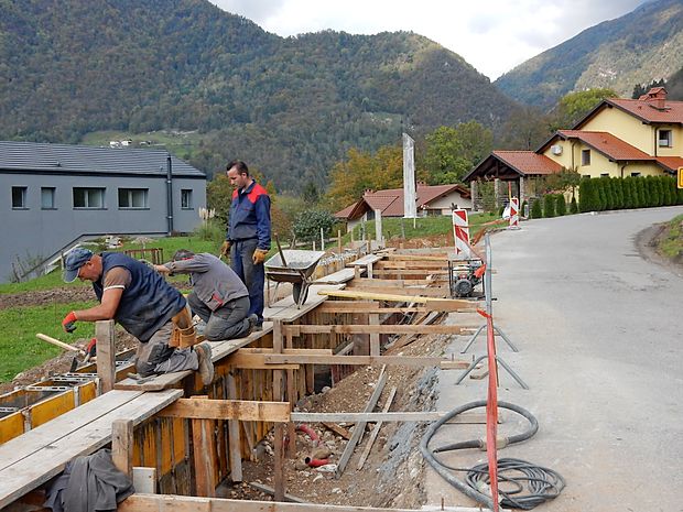 Pločnik proti Žabčam bodo zgradili do konca novembra.