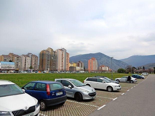 Lega in površine so idealne za velik urbani park, ki ga Nova
Gorica nima, so prepričani mnogi. Na občini niso navdušeni,
širše javne razprave na to temo pa doslej še ni bilo.