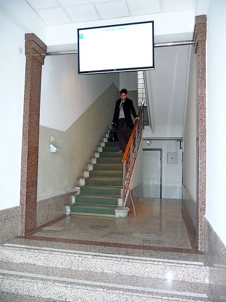 V izolski občinski upravi, kjer nimajo varnostnika, bodo na
hodnike namestili video kamere.