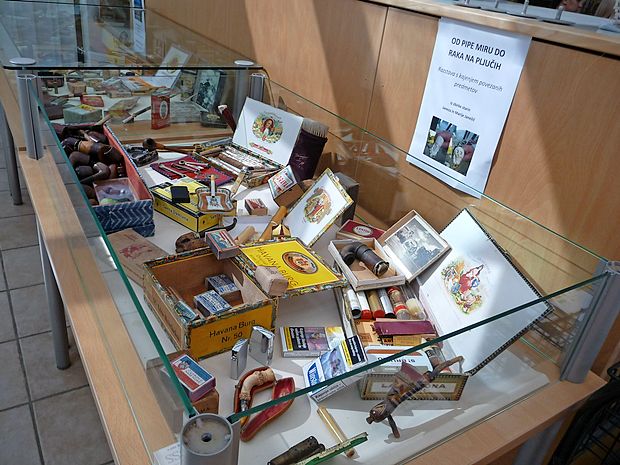 Del razstave Od pipe miru do raka na pljučih mirjana
cerin