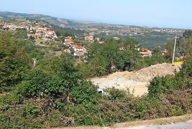 Podjetje Portval je zemljišče v Šmarjah že utrdilo in se pripravlja na pridobivanje gradbenega
dovoljenja.