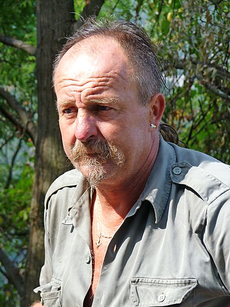 Mavricij Kocjančič:
“Večkrat smo ponoči s
traktorji ali ročno
reševali voznike, ki so
se z avtodomi ali
prikolicami zagozdili v
ožinah med hišami.”