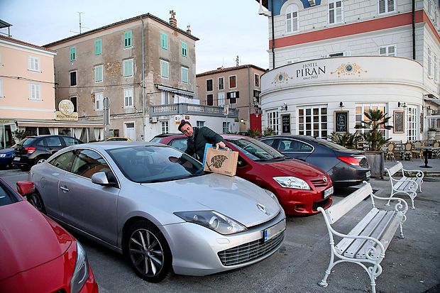 Dragan Klarica: “Vsi bežijo iz mesta! Ljudi, ki so pripravljeni
živeti na ta način, je zelo malo.”