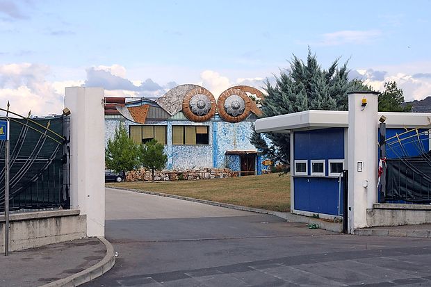 Čeprav so zaprtje diskoteke v zadnjih letih večkrat napovedali, naj bi tokrat postalo dokončno. V občini pa niso
skrivali, da si tam želijo poslovnih dejavnosti, povezanih s
proizvodnjo ali trgovino.