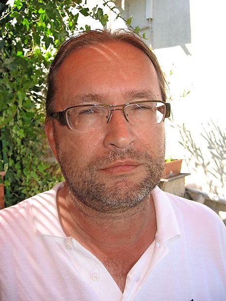 Miran Ibrahimagič: “Sosede nas najbolj zanima,
kdo bo odgovoren za morebitno škodo, ki lahko
nastane na naših hišah zaradi rušitve Vile
Virginie.”