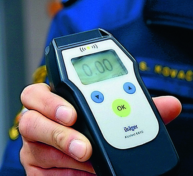 Koprčan, ki je vozil neregistriran skuter, je napihal 0,00, na
strokovni pregled pa ni hotel.