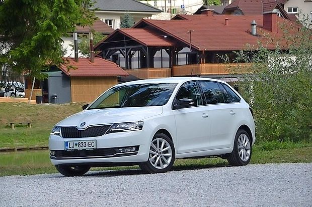 Rapid je oblikovno najbolj racionalna škoda. In taki so tudi
ciljni kupci.