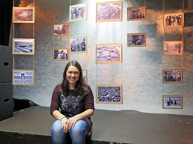 1) Januar: Ines Pahor,
19-letna Sežančanka, ki je
Primorce prepričala z razstavo o holokavstu