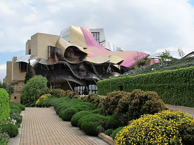 Hotel Marques de Riscal, pod načrte se je podpisal Frank Ghery.
