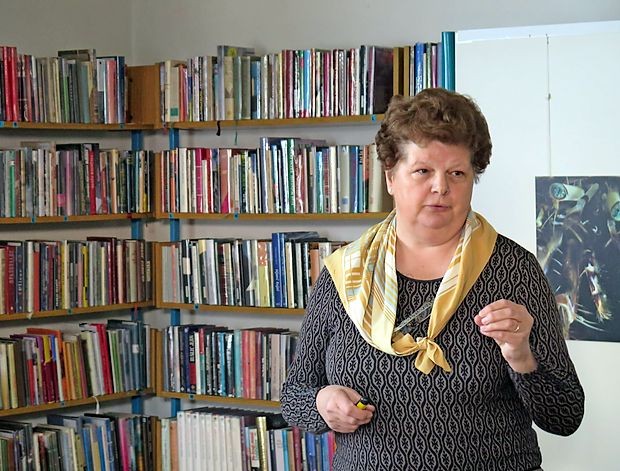 Majda Mateta bogato znanje in navdušenje nad poslikanimi in okrašenimi pirhi z veseljem deli z ostalimi ljudmi.