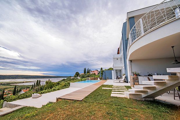 Skladnost barv, arhitekture in razgled, do koder seže oko