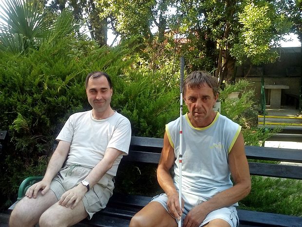 Boštjan Štefanič (levo) in Darjo Vogrič rada prideta v Dom oddiha v Izolo, ki ima prilagojeno plažo za slepe. petra vidrih