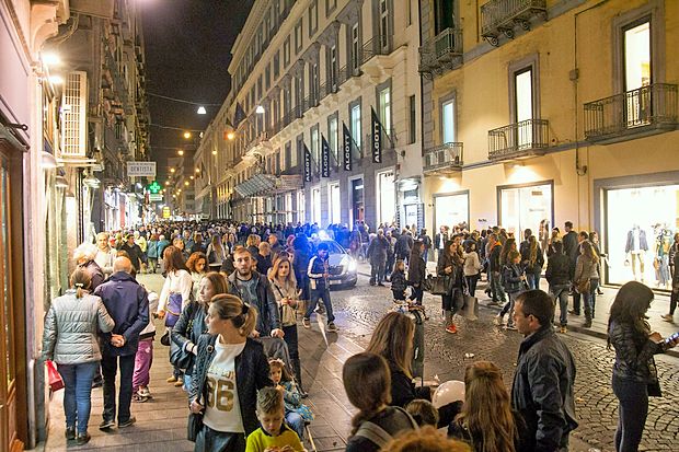 Večerni utrip z neapeljskih ulic