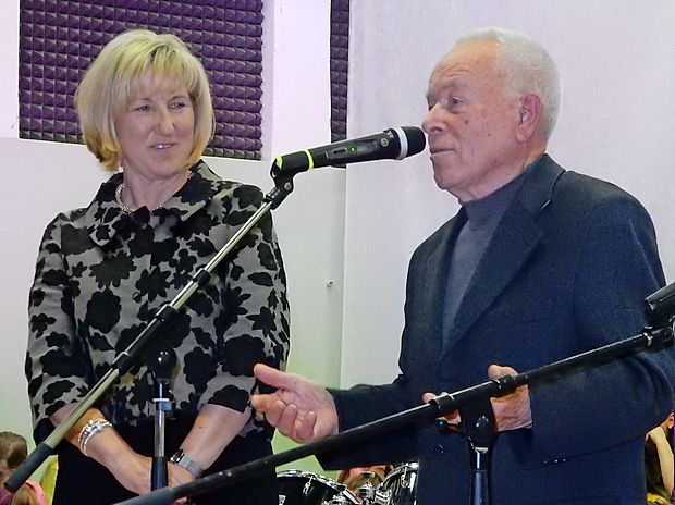Zdajšnja ravnateljica na Dobrovem Vesna Filej in ravnatelj ob otvoritvi leta 1966 Peter Žigon.