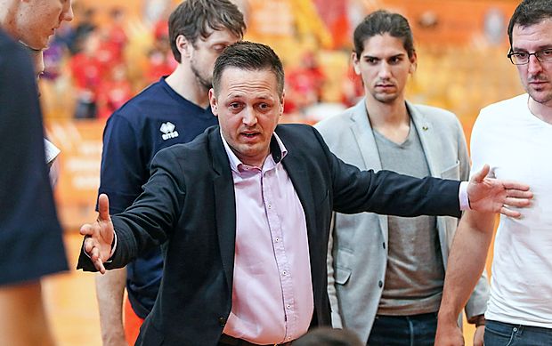 Aleksander Sekulić: “Sistem tekmovanja je
omogočil, da so nekatere ekipe lahko kalkulirale.
Če bi bilo vse kot bi moralo biti v zadnjih štirih
krogih, bi se mi uvrstili v ligo za prvaka.”