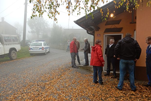 Konec oktobra so se tako zbrali lastniki gozdov z Artviž in s Tater ter začeli opozarjati na
nenadzorovano in vse boj množično pobiranje kostanjev, gob in še marsičesa iz njihovih
gozdov. Do danes so nekaj dosegli, veliko dela pa jih še čaka.
