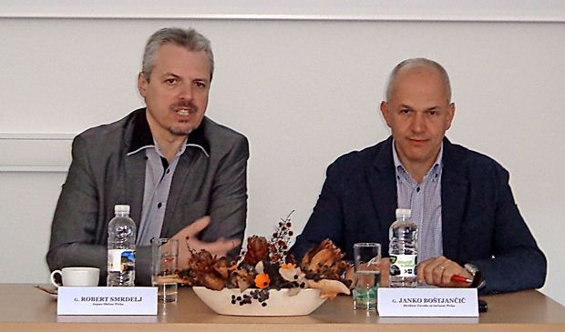 Pivški župan Robert Smrdelj (levo) in direktor PVZ Janko
Boštjančič.