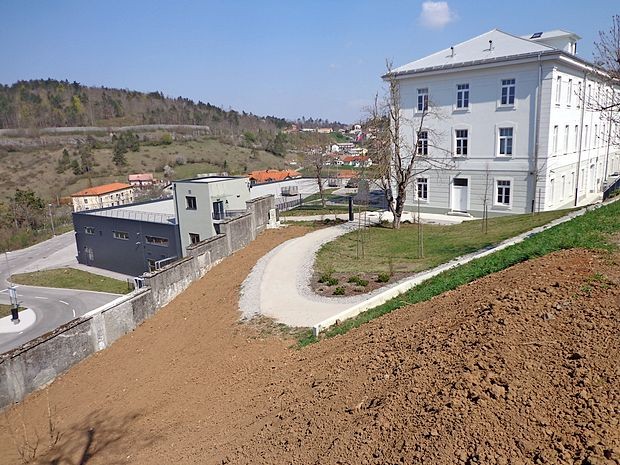 Okolico Parka vojaške zgodovine bodo zatravili, za “košnjo” bodo skrbele ovce, izdelke iz
njihove volne pa bodo prodajali v muzejski trgovini.