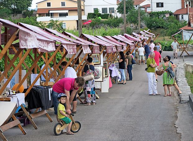 Na tržnici so se predstavili številni domači in tuji ponudniki.