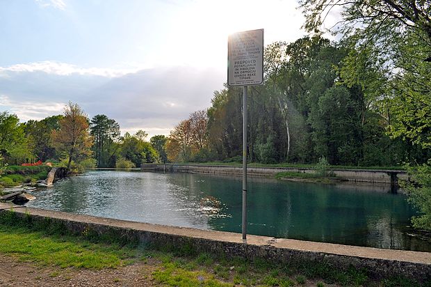 Kopanje, veslanje in ribolov sta prepovedana, “dovoljen” pa je sprehod do izliva Timave.