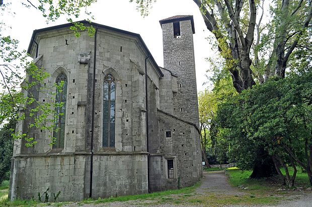Ob izviru Timave stoji mogočna gotska cerkev svetega Janeza Krstnika.