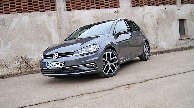 Prenovljeni golf odlikujejo manjši popravki na sprednjem in zadnjem delu.