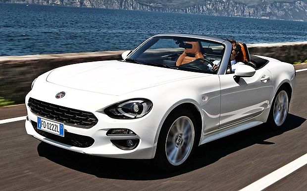 Fiat spider ponuja enake občutke kot mazdin, le z malce več
šarma.