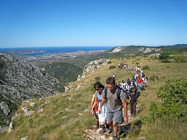 Pot vodi tudi nad dolino Glinščice, od koder se v lepem
vremenu ponujajo čudoviti razgledi na Tržaški zaliv.