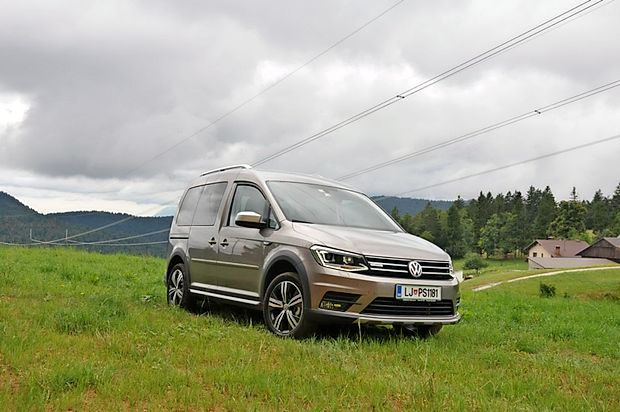 Dvignjen caddy je uporaben tudi na slabših cestah.