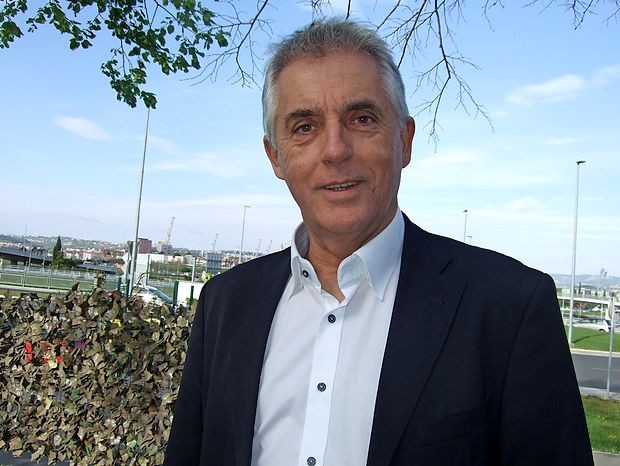 Tomaž Gantar: “Neodgovorna politika vse preveč
rada obljublja več, kot si lahko privoščimo - brez
jasne ocene potrebnih stroškov. Raje kot o
možnostih, se pogovarjamo o vsebini.”