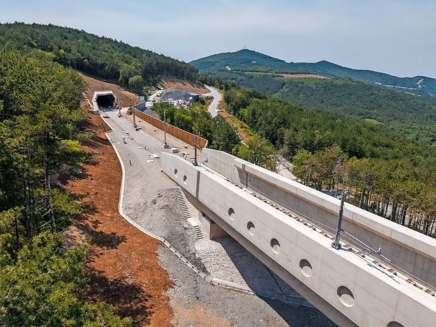 Forbes: Rok za izgradnjo drugega tira se zamika za pol leta