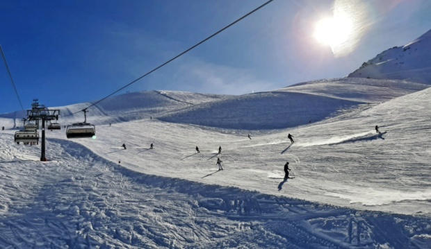 Na italijanskih smučiščih poslej smučarske čelade obvezne za vse