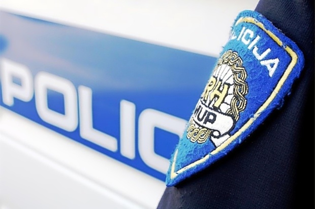 Pijan Slovenec ogrožal promet na istrskem ipsilonu