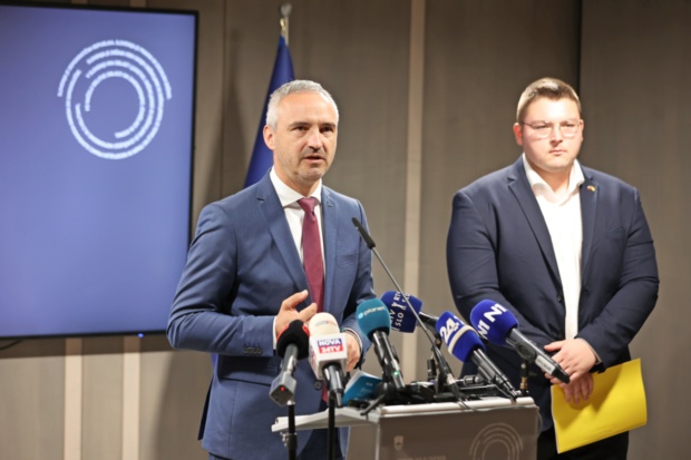 V interpelaciji Maljevca izpostavili neurejenost dolgotrajne oskrbe in neuresničene obljube stanovanj