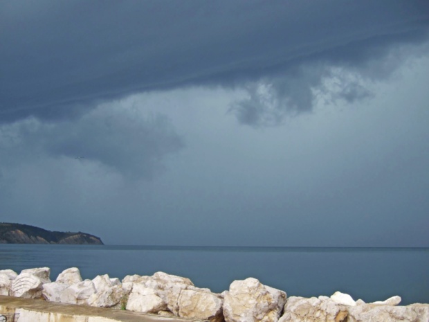 Primorsko ponoči pričakujejo plohe in nevihte